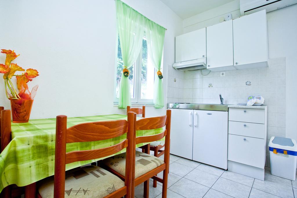 Apartments Flora สปลิท ภายนอก รูปภาพ